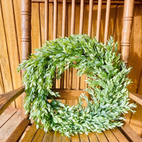 Rainwashed Leaves Wreath - Picture 13 of 13
